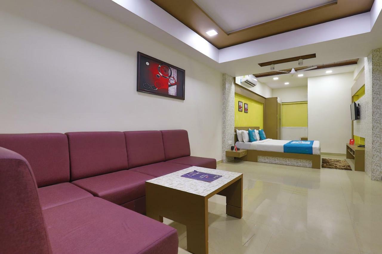 Oyo 9238 Hotel Meet Palace Naroda Exterior photo