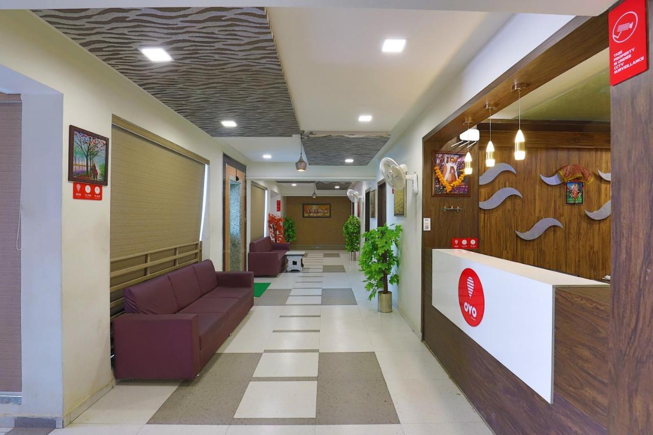 Oyo 9238 Hotel Meet Palace Naroda Exterior photo