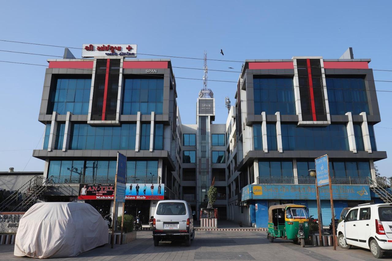 Oyo 9238 Hotel Meet Palace Naroda Exterior photo