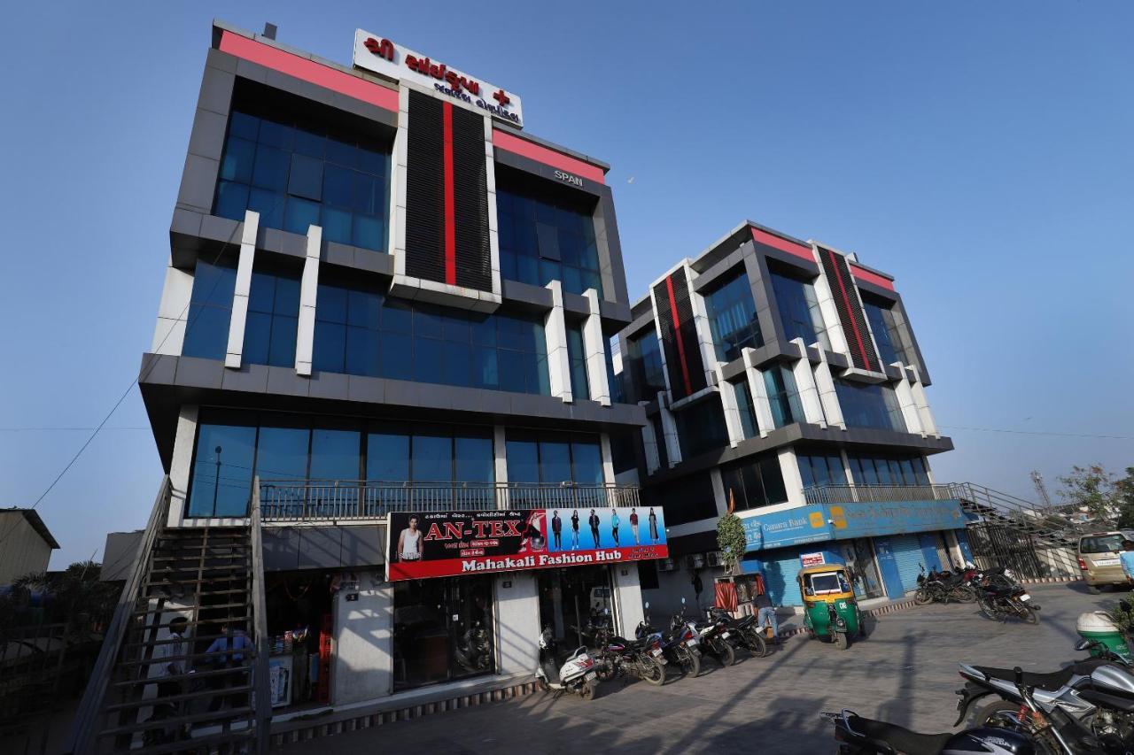 Oyo 9238 Hotel Meet Palace Naroda Exterior photo