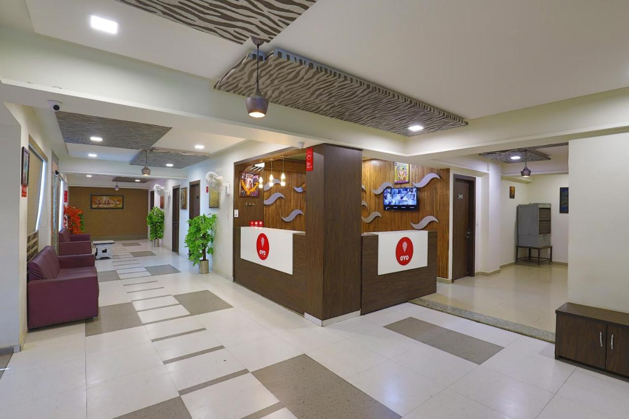 Oyo 9238 Hotel Meet Palace Naroda Exterior photo